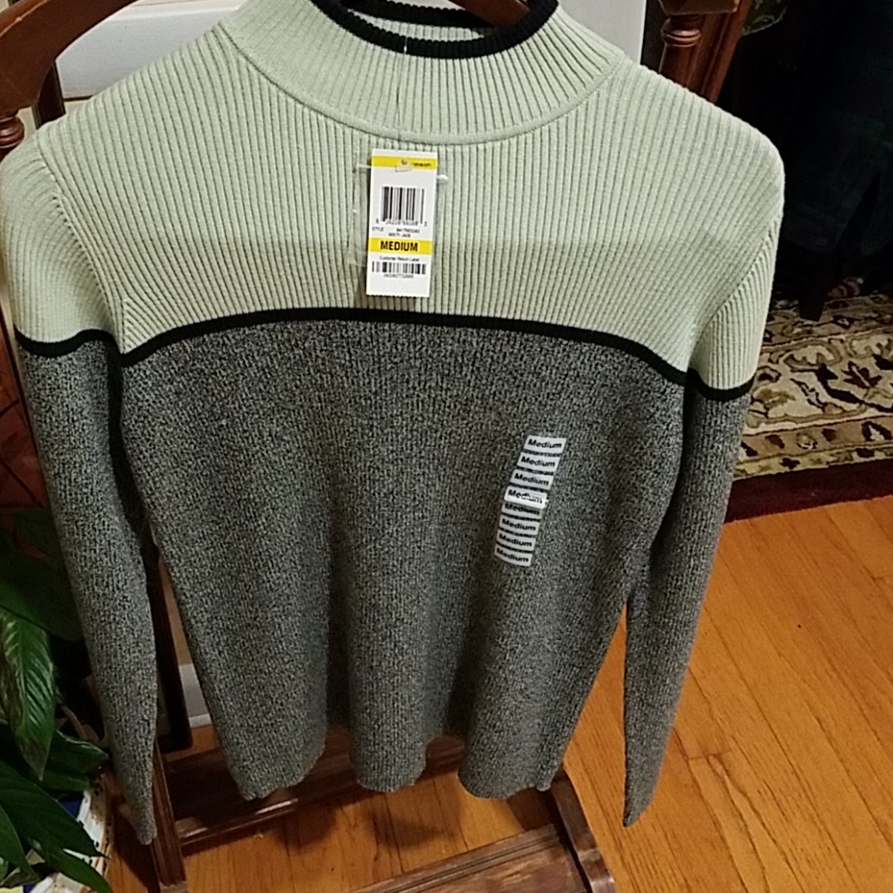 Medium Sweater Green Grey w Black Accents